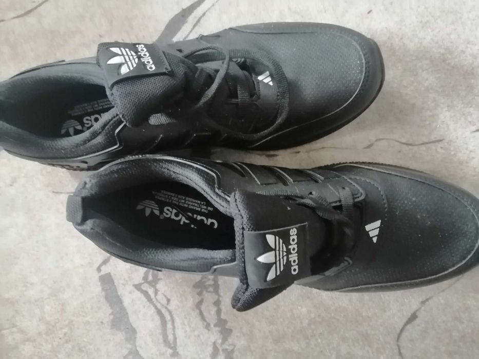 Продавам маратонки Adidas