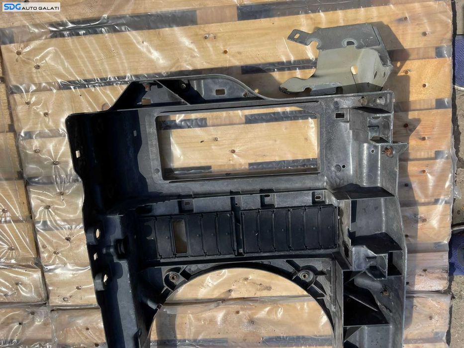 Trager Tragher Panou Frontal Calandru Peugeot 407 1.6 HDI 2004 - 2010 Cod 9646474780