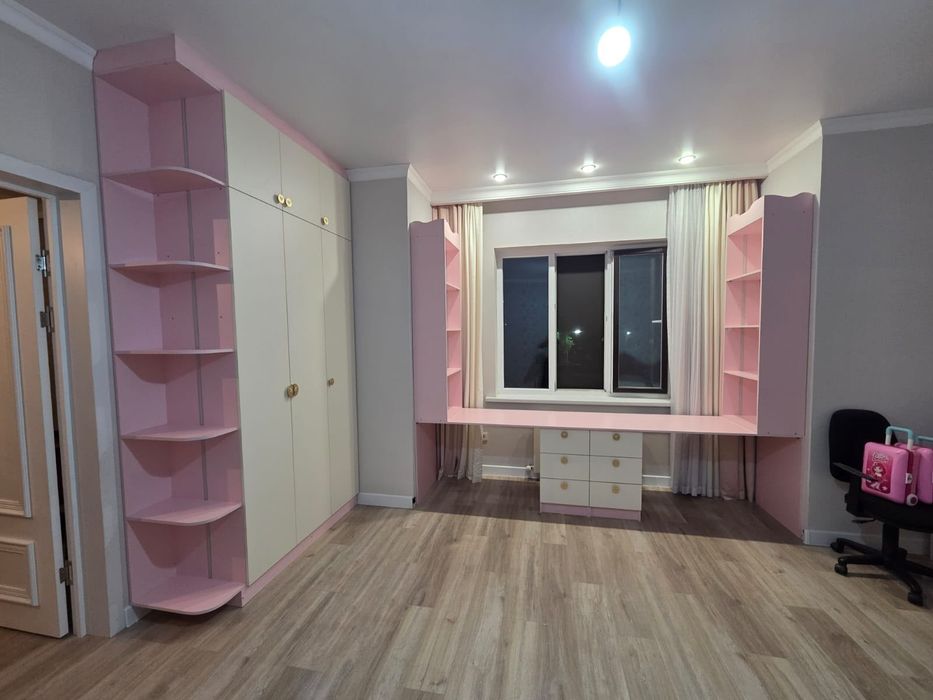 Кухонные гарнитуры и шкафы