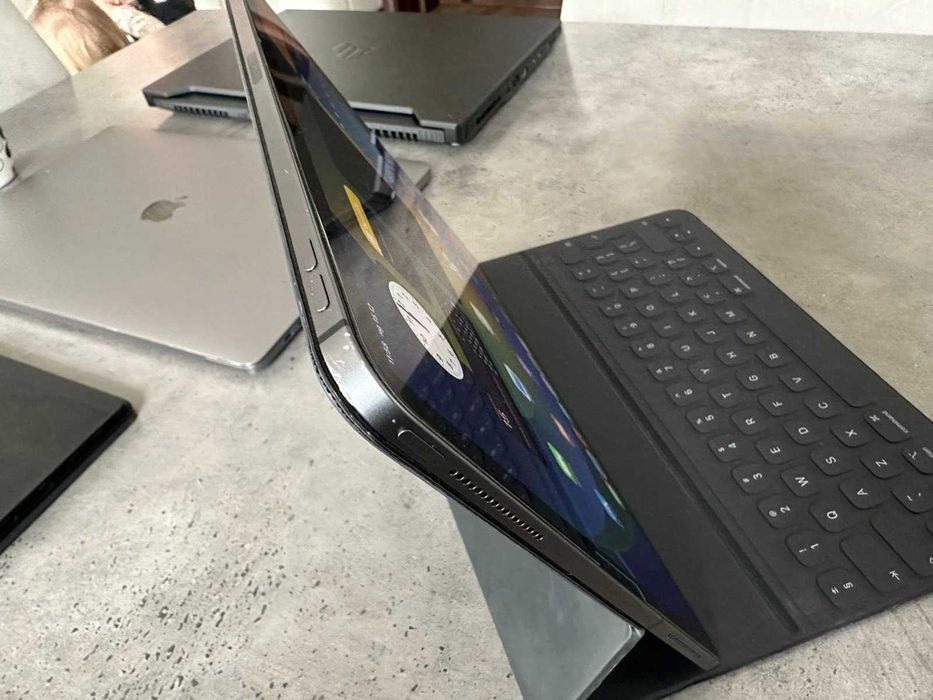 Ipad Pro 12.9” 3rd gen 2019 Cellular + Apple Smart Folio