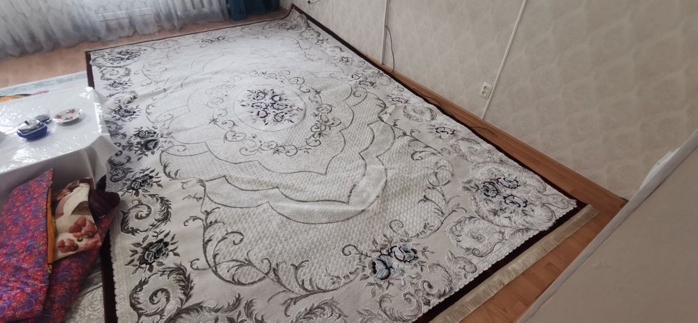 Ковёр белый производитель Иран