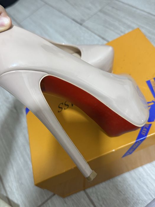 Продам туфли лаковые 35 р