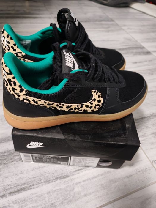 Маратонки Nike 37.5