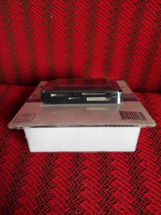 Cititor diferite tipuri de carduri, SDcarduri.
 Produs nou in cutie cu