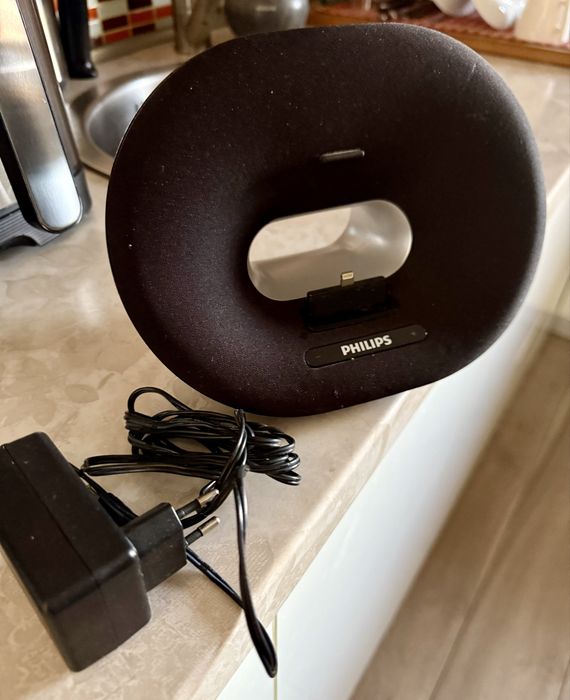 Boxa cu incarcator Iphone + Ipod  model mai vechi.