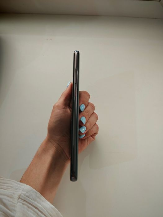 Продам смартфон huawei mate 20