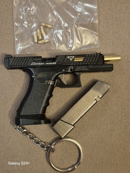 Пистолет Glock ключодържател