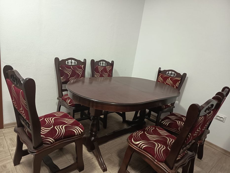 Vând masă cu 6 sacune - nouă