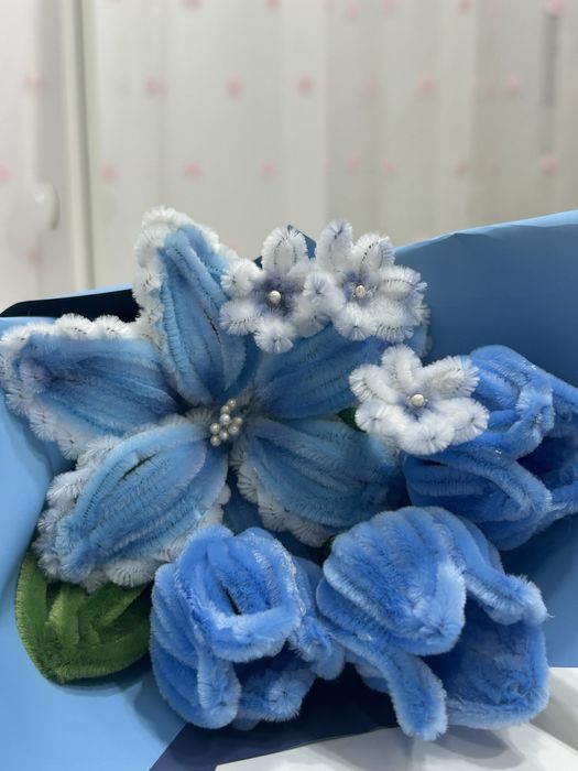 Buchet albastru handmade din sarma plusata