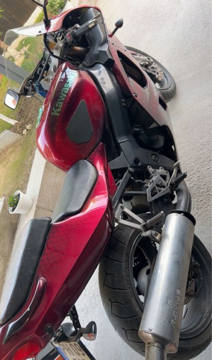 Kawasaki ZX750P Ninja Custom – Sportivă, aspect agresiv