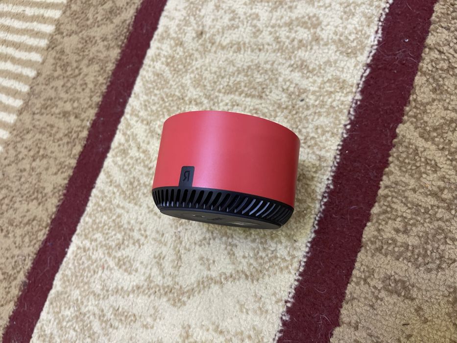 Yandex Алиса красный