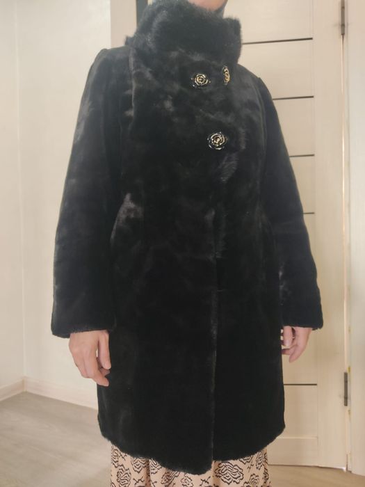Продам шубу женскую