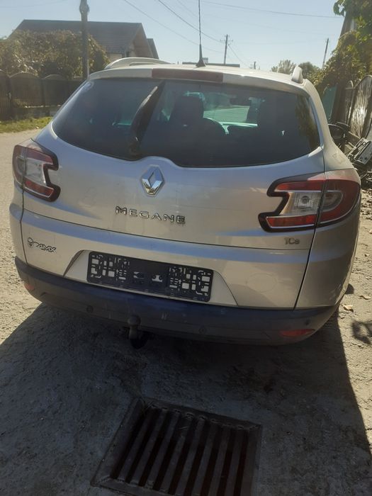 Dezmembrez Renault Megan 3 2010