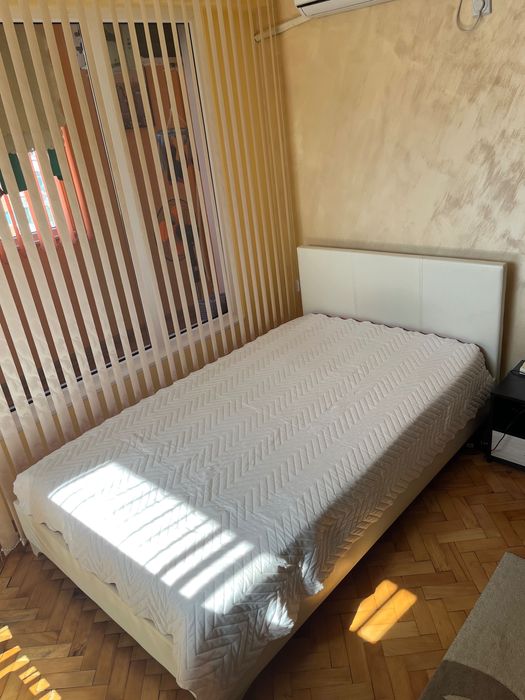 Спалня с двулицев матрак