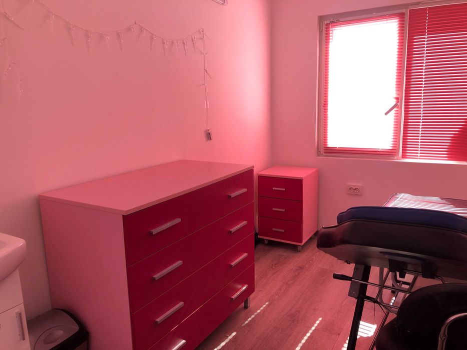 Фризьорски и козметичен  салон