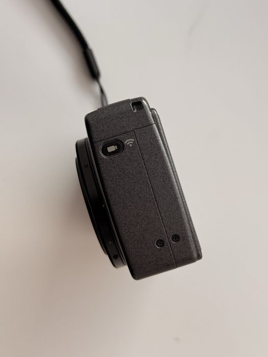 Продается Ricoh GR III 900,000 тенге (с набором аксессуаров)