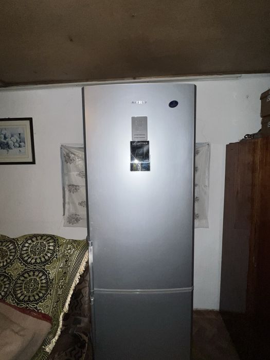 Стиральная машина и холодильник