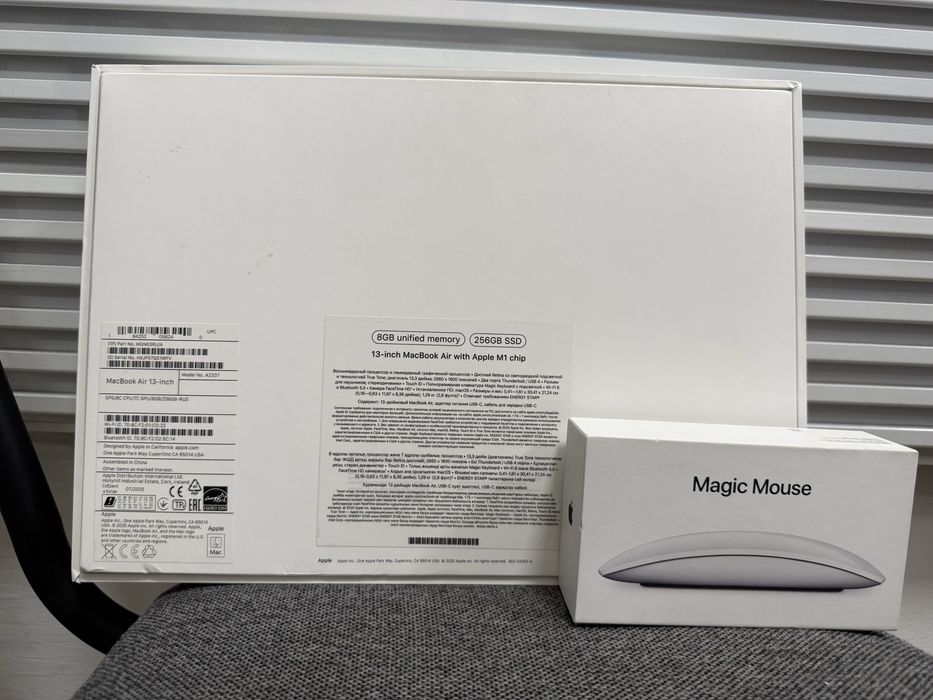 Macbook air 13-inch M1 chip 256 g
