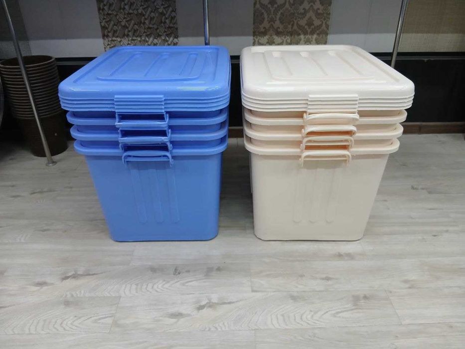 Большой пластиковый контейнеры