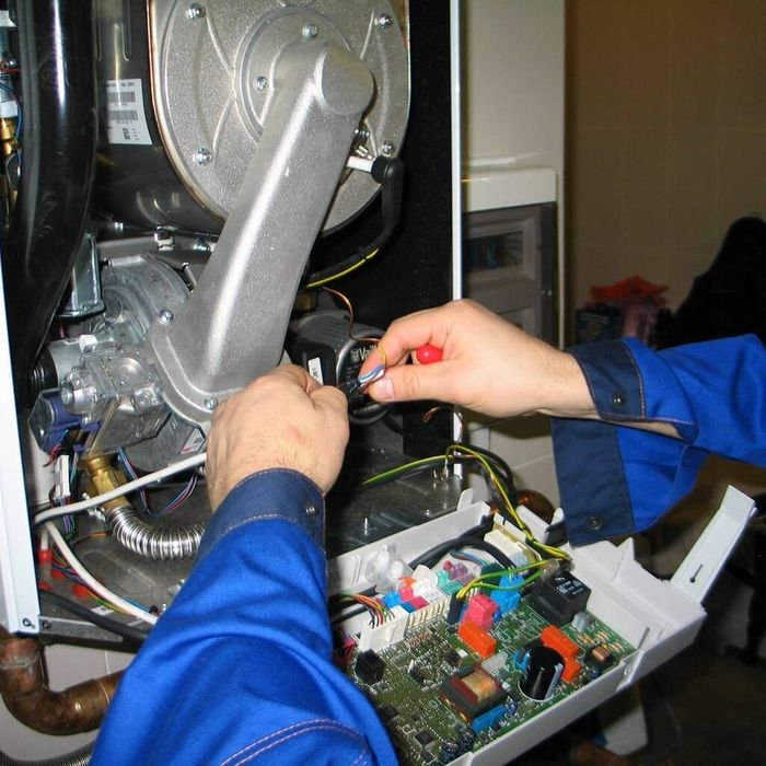 Ремонт двухконтурного котла и услуга сантехника