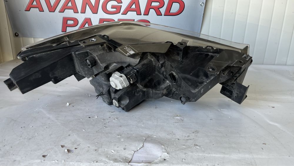 3 броя десен и 1 брой ляв фар Mazda CX-5 2017-