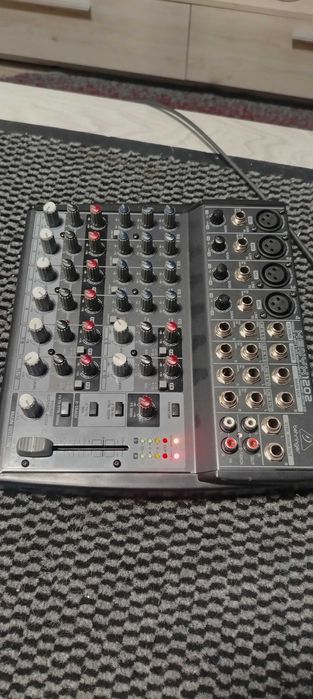 Mixer Behringer 1202