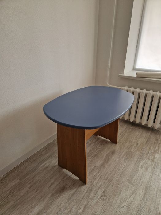 Стол б/у, размеры: 75×77×112