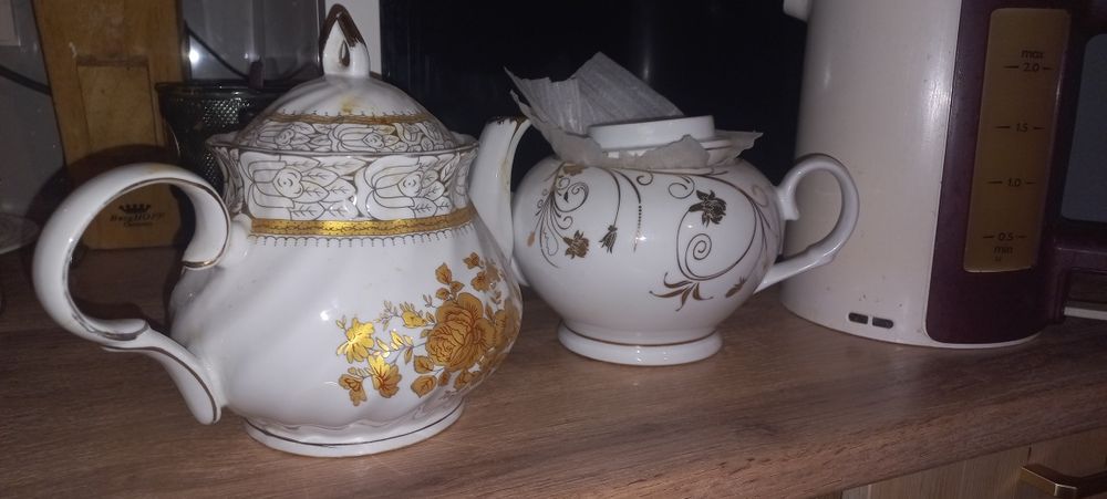 продам 2 чайника за 1500тг