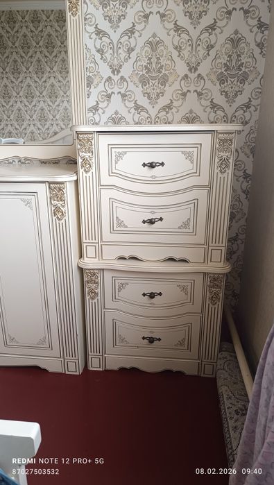 Спальный гарнитур сатылады.