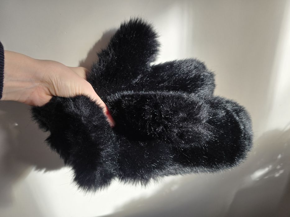 Черни ръкавици с косъм