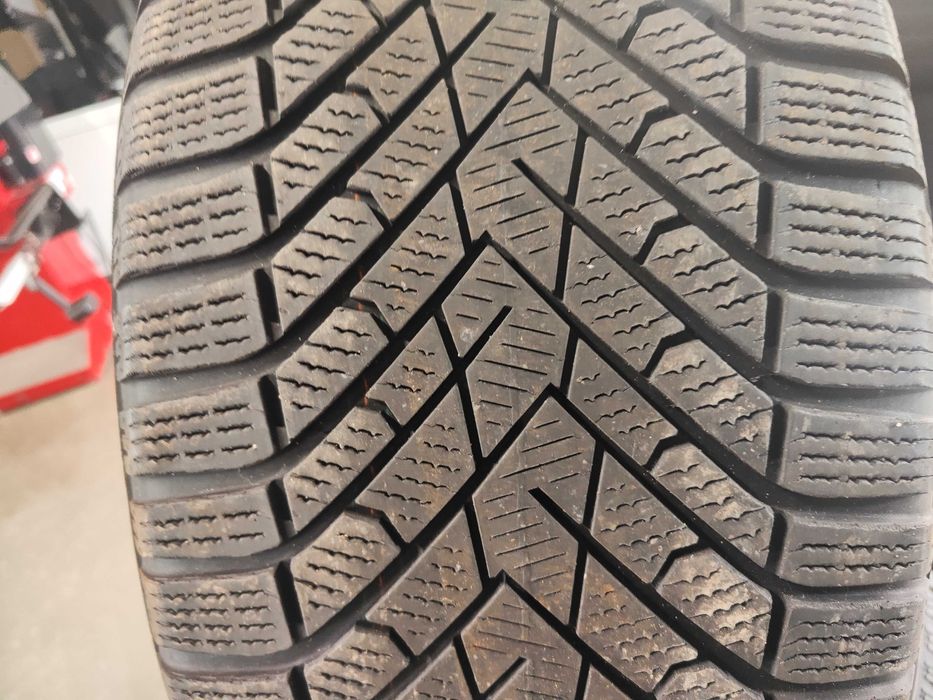 4бр.зимни гуми 275/40/21 Pirelli
