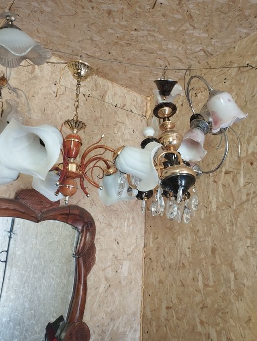 Продам люстры  разные