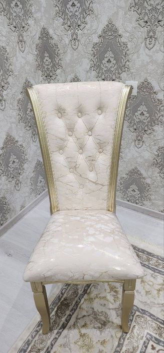 Stol stullar mehmonxonaga yongoqdan