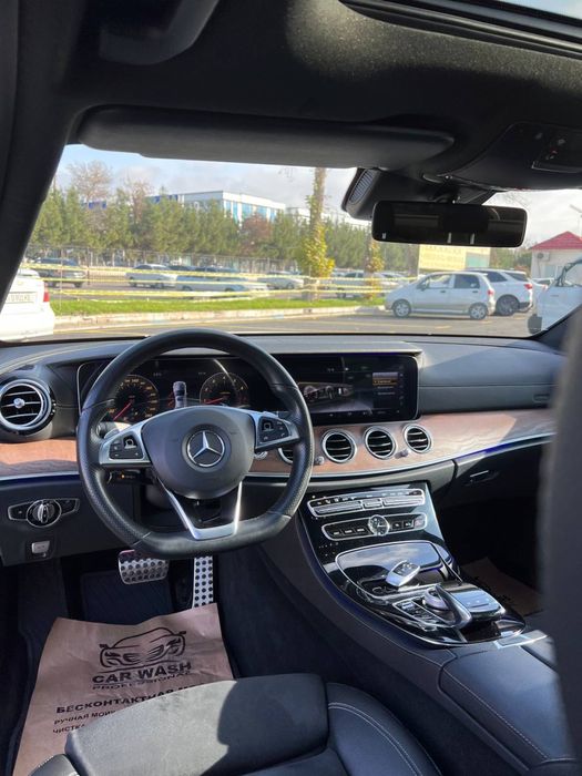 Mercedes E200 Holati a’lo Jemchuk rang