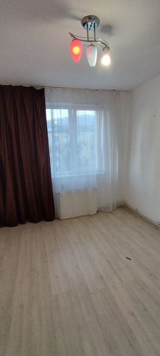 Apartament 2 camere cartier Dărmănești la etaj 3 liber