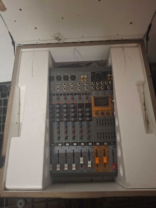 Продавам RCF Колони и  Пулт