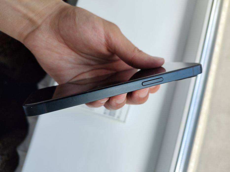 Продам iPhone 13