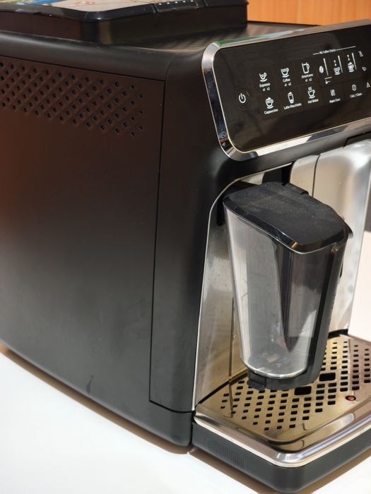 Vând espressor automat Philips EP3246/70