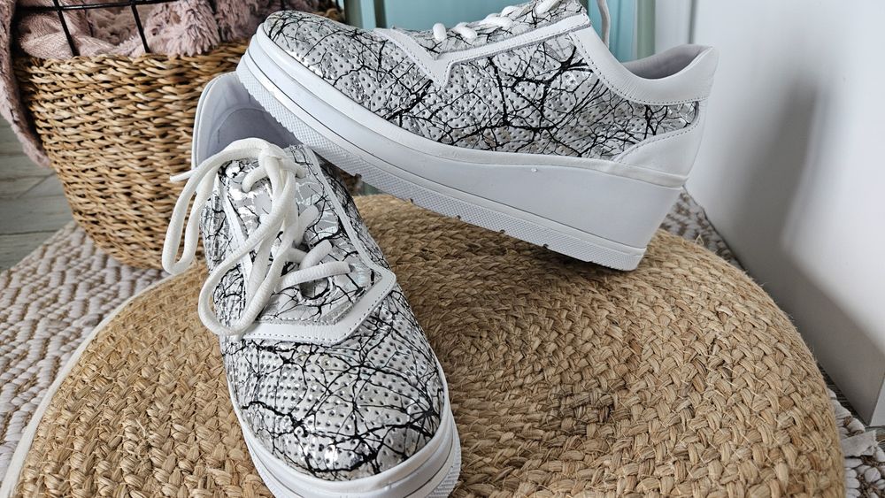 Нови Дамски обувки с перфорация