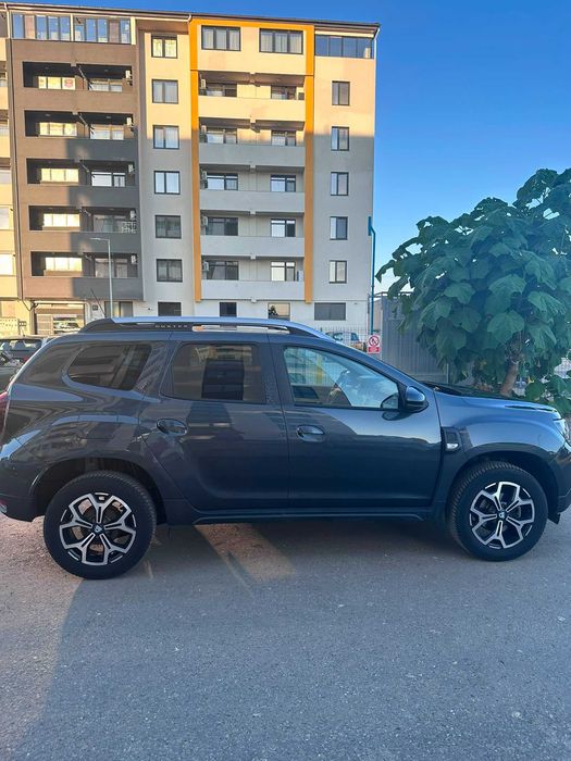 Vând Dacia Duster