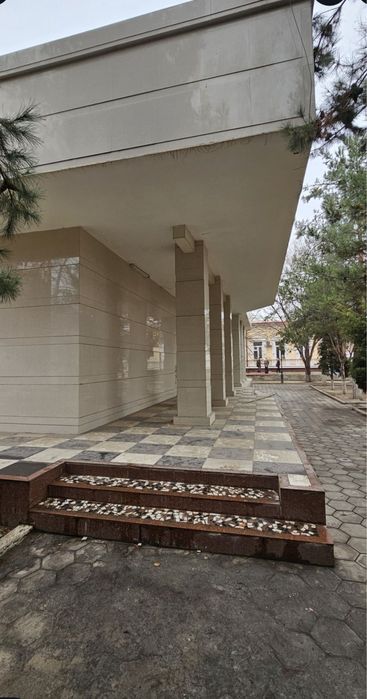 Markazda joylashgan bino sotiladi 541 M2