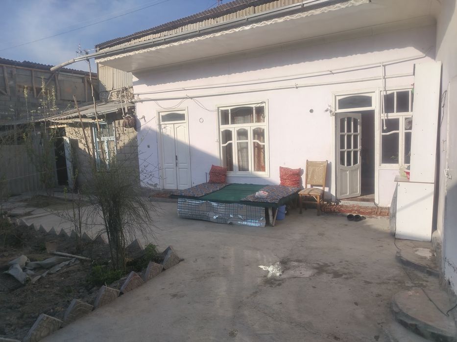 Hovli uy sotiladi 2,6 SOTIH fargona shahar mo'ljal 19 maktab oldida
