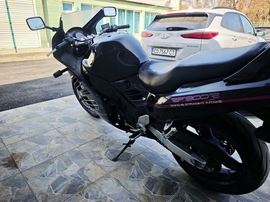 Suzuki RF900R Мотоциклет