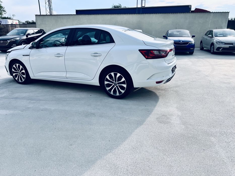 RENAULT Megane 2022 — imagine 4