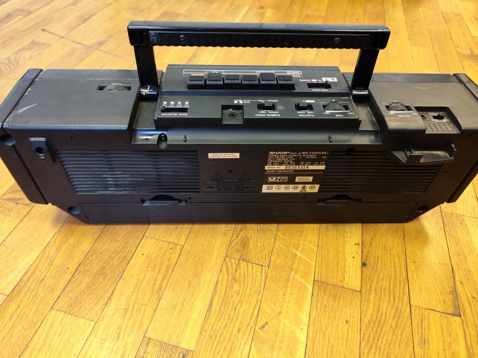 Sharp WQ-T222H(BK), un radio-casetofon stereo