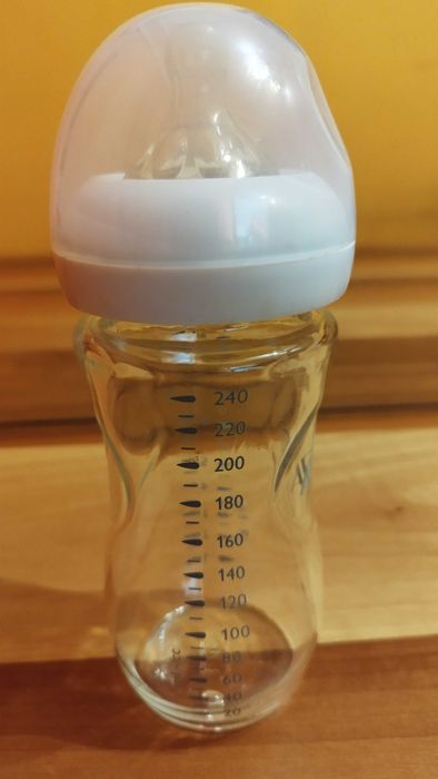 Стъклено шише за бебе AVENT