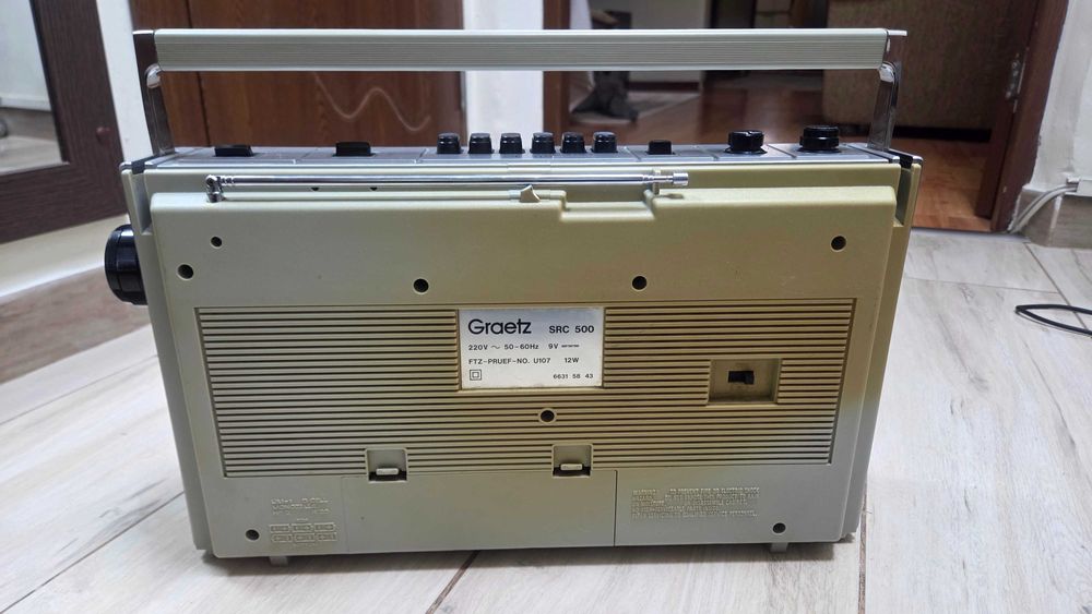 Radiocasetofon veche