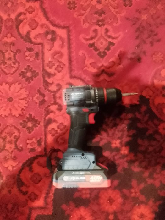 Продам дрель новая