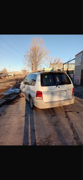 Продам машину Киа корневал