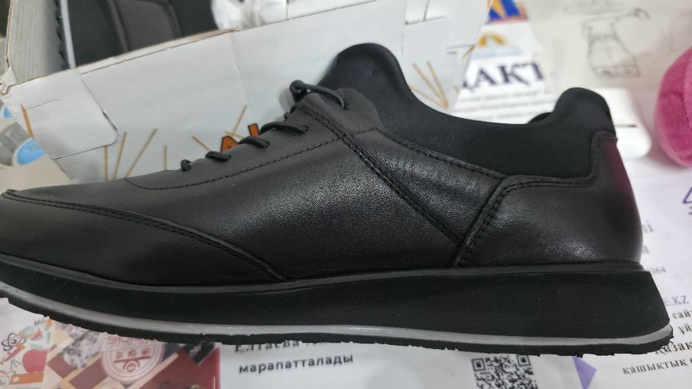 Продам кроссовки